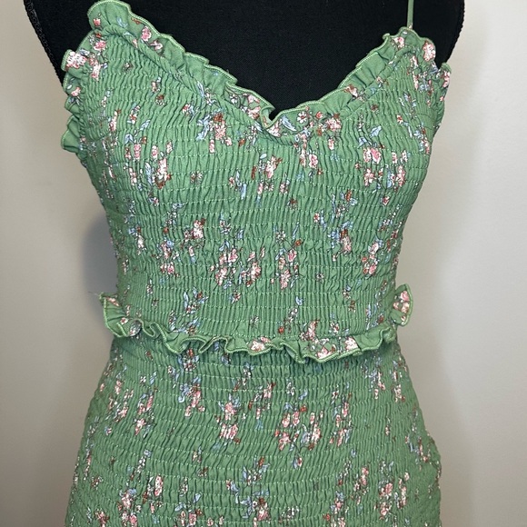 Green Ribbed Ruffle Dress - Picture 6 of 7